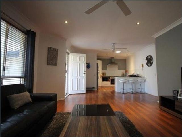 Townhouse for rent in Robina, Gold Coast City