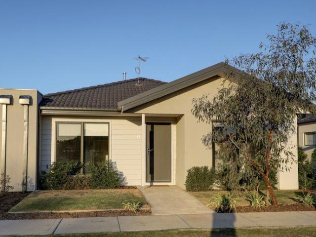 Townhouse for rent in Kaarimba, Victoria