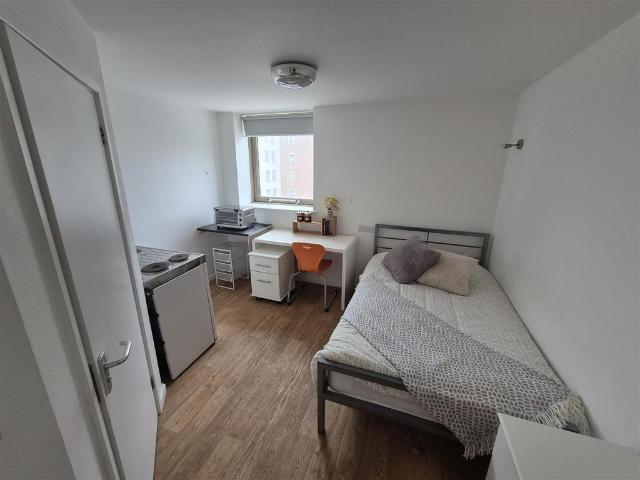 Apartment for rent in Lansdowne, Springbourne