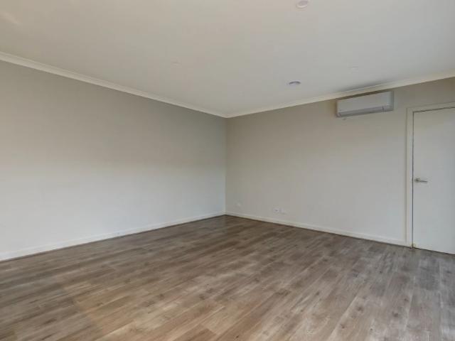 Townhouse for rent in Kaarimba, Victoria