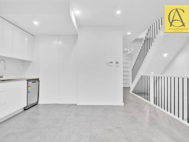 Townhouse for rent in Sydney, New South Wales