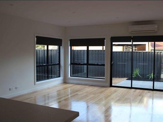 Townhouse for rent in Camerons Creek, Victoria