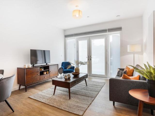 Apartment for rent in Ashley Park, Surrey