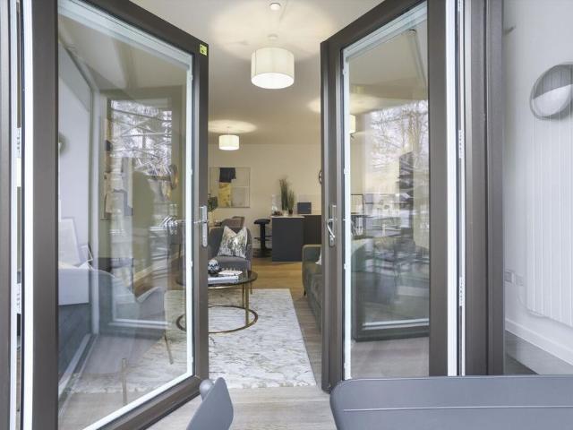 Apartment for rent in Ashley Park, Surrey