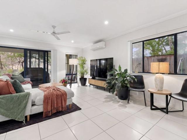 House for rent in Holloways Beach, Cairns