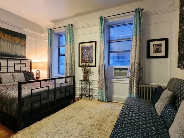 Room for rent in Arverne, New York