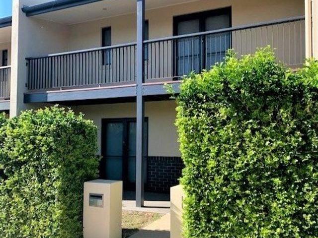 Townhouse for rent in Piallamore, New South Wales