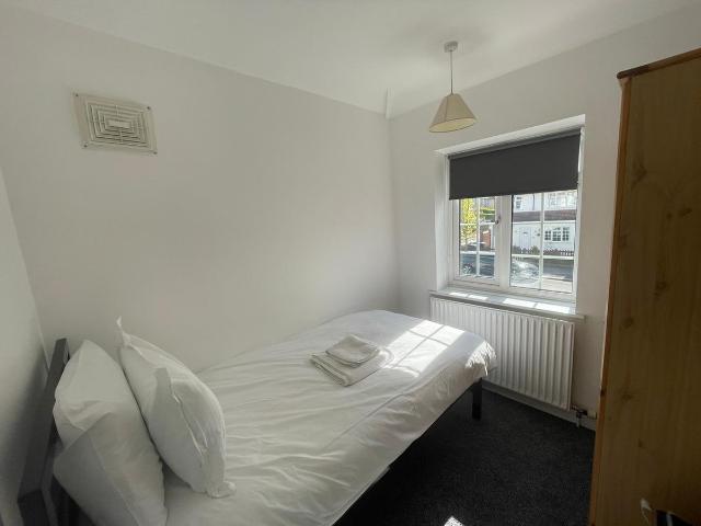 Room for rent in London Borough of Ealing, Perivale