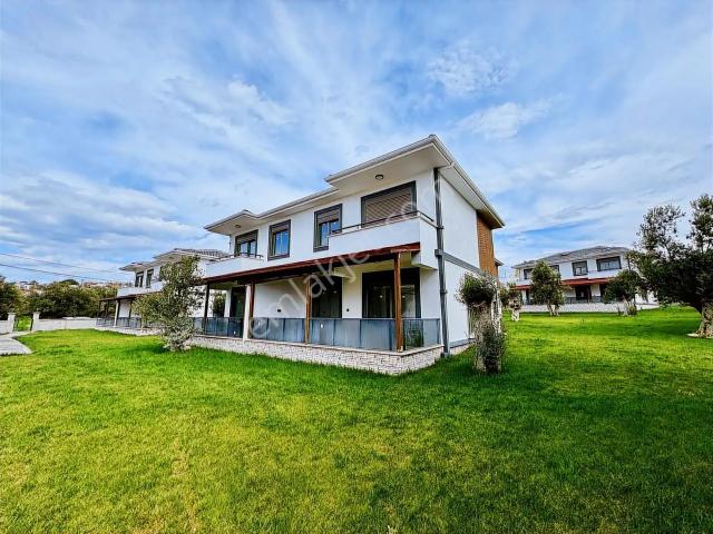 Burhaniye içerisinde satılık Villa