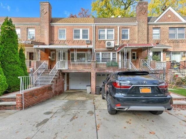 House for sale in Queens, Arverne