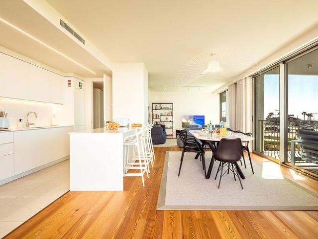 Apartamento alugar em Armação De Pêra, Faro