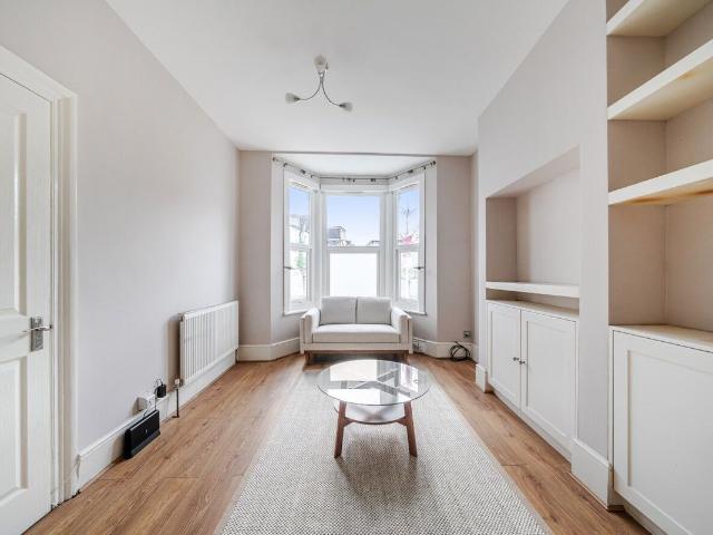 House for rent in Earlsfield, Greater London