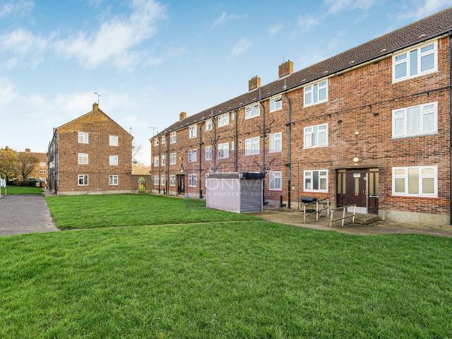 Apartment for rent in Clayhall, Greater London