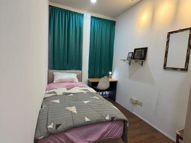 Room for rent in Petaling, Alam Impian