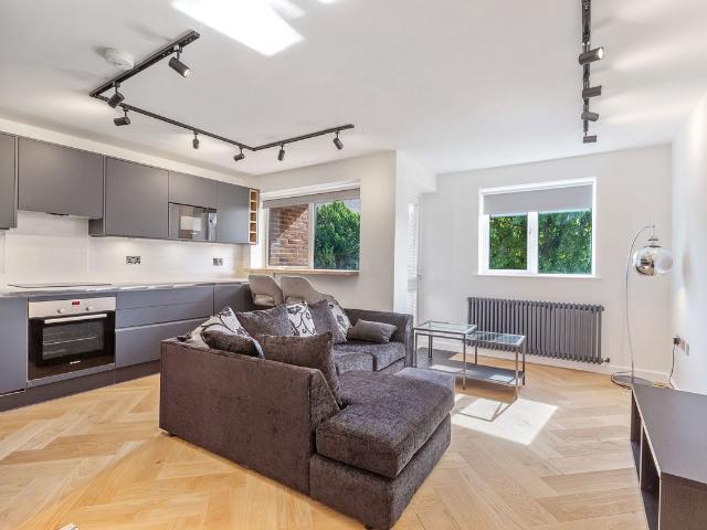 Apartment for rent in Surbiton, Greater London