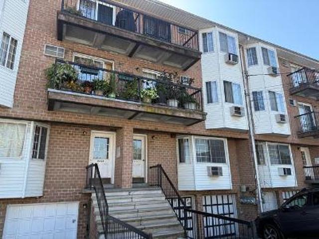 Condo for sale in Arverne, New York