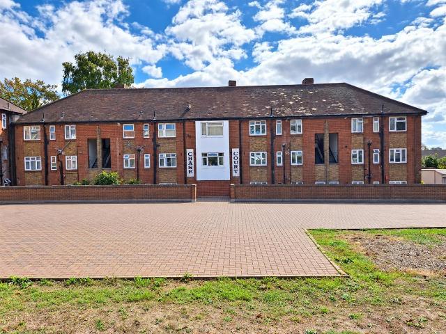 Apartment for rent in Oakwood, Greater London
