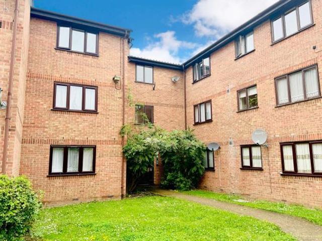 Apartment for rent in Chadwell Heath, Greater London