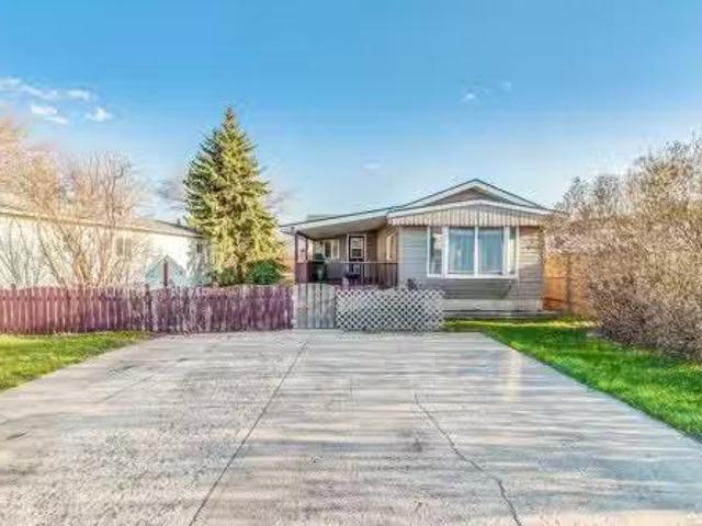 House for sale in Medicine Hat Village, Medicine Hat