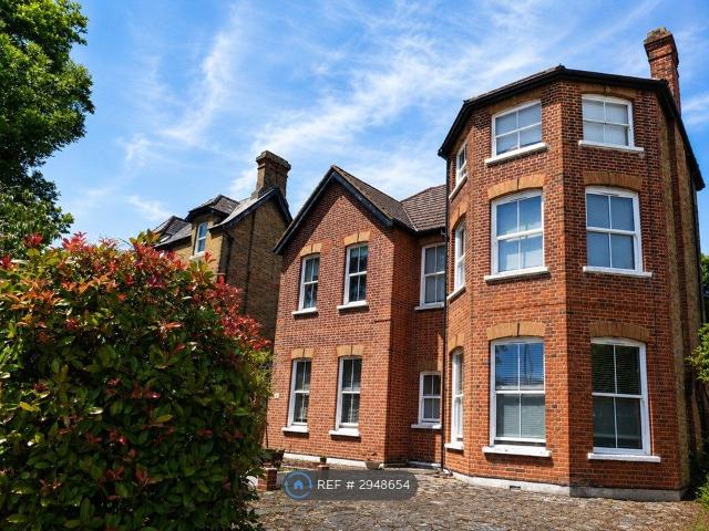 Studio for rent in Berrylands, Greater London