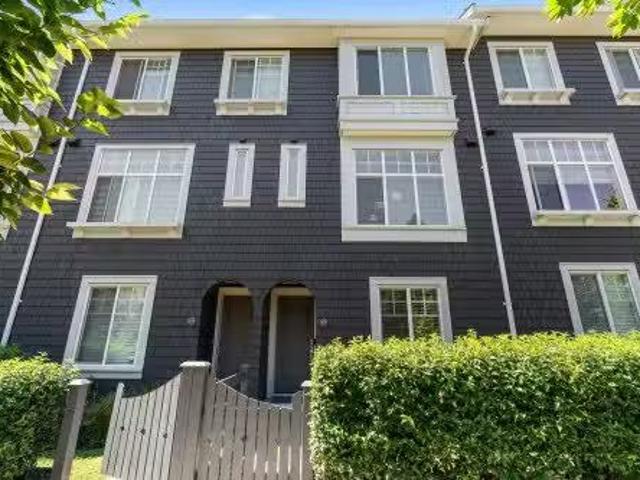 House for sale in Fleetwood, Surrey