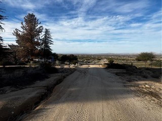 Land for sale in Pearblossom, California