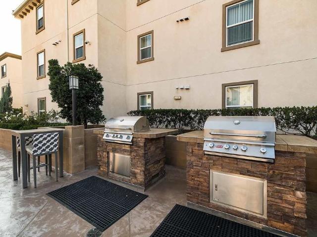 Apartment for rent in Canoga Park, California