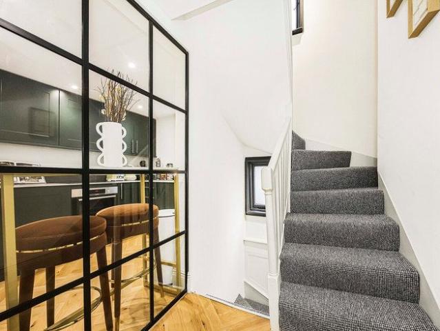 Townhouse for rent in London, East Marylebone