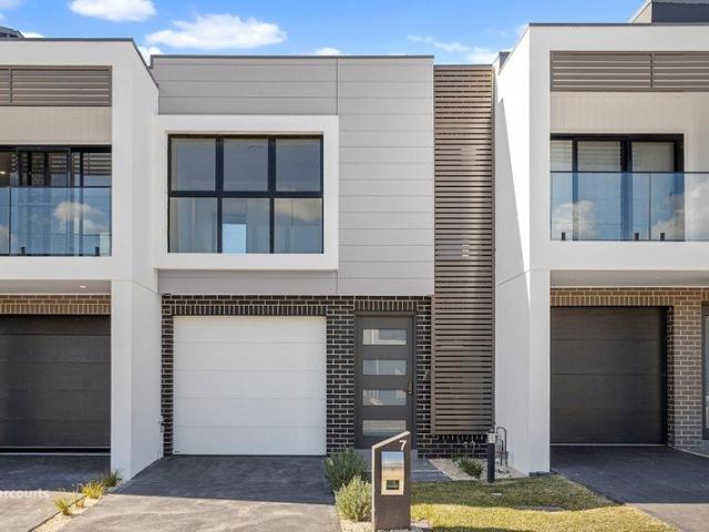Townhouse for rent in Wollongong West, New South Wales