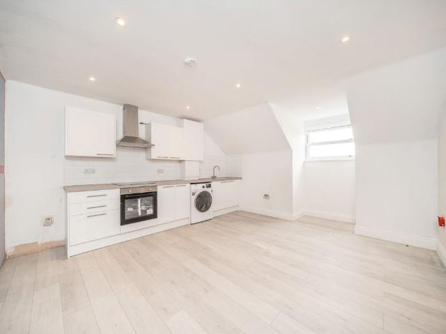 Apartment for rent in Furzedown, Greater London