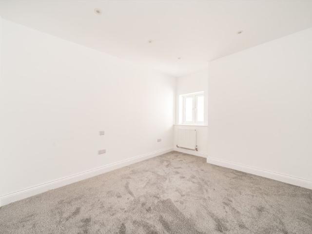 Apartment for rent in Furzedown, Greater London