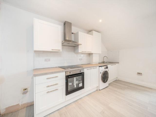 Apartment for rent in Furzedown, Greater London