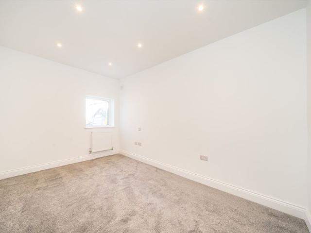 Apartment for rent in Furzedown, Greater London