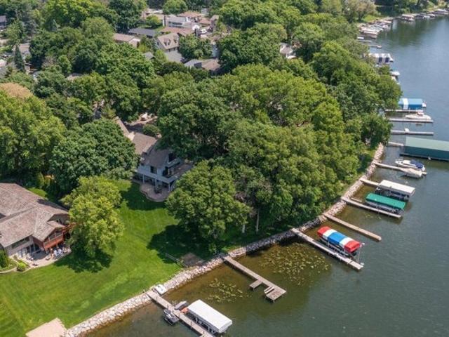 House for sale in Mound