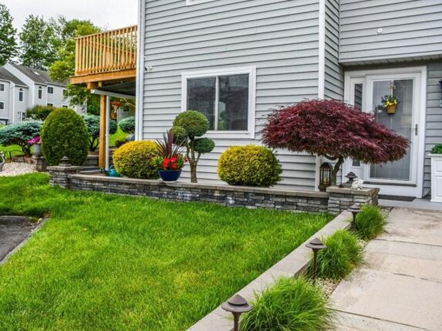 Condo for sale in Cromwell, Connecticut