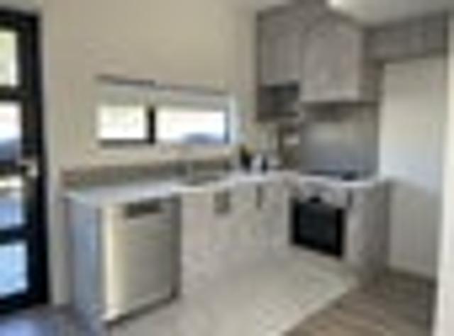 Townhouse for rent in Larchwood, Whau