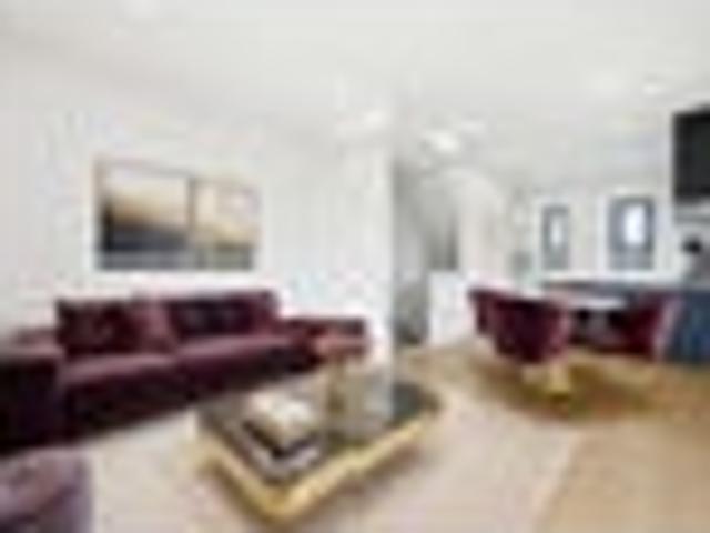 Townhouse for rent in Avondale, Oroua County