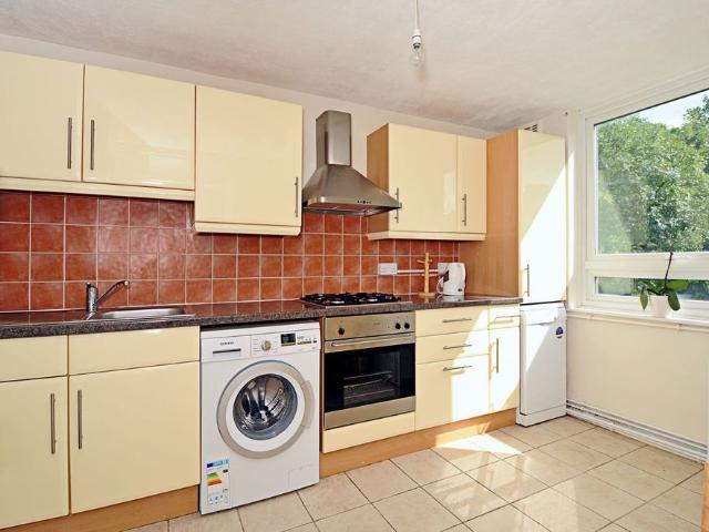 Apartment for rent in Woodside Park, Greater London