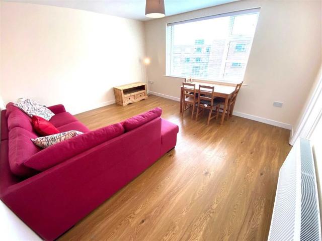 Apartment to rent in Bluebell, North Tipperary