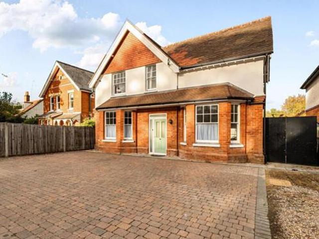 House for sale in Fleet, Hart