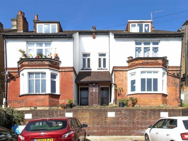 Apartment for rent in London Borough of Croydon, Waddon