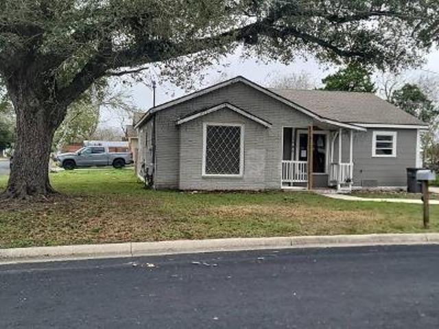 House for sale in Victoria