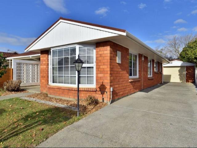 Apartment for rent in Chaslands, Canterbury