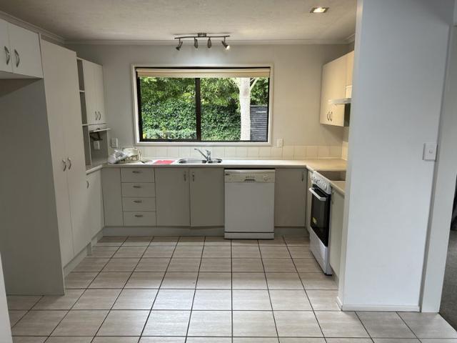 House for rent in Chaslands, Canterbury