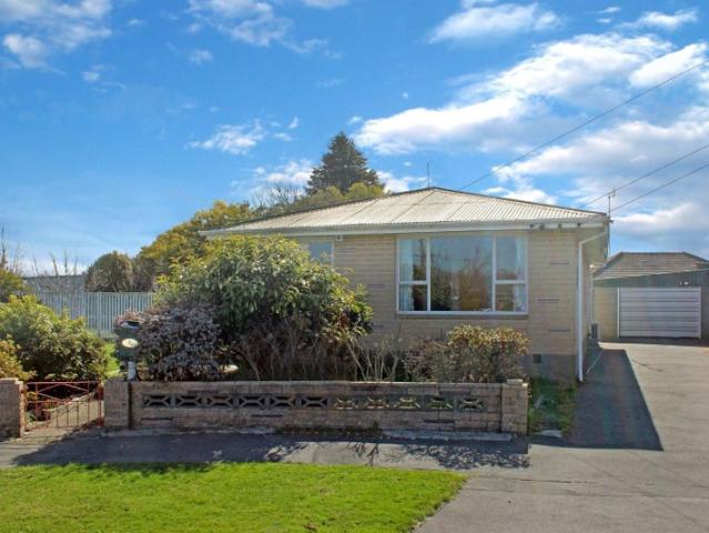 House for rent in Chaslands, Canterbury