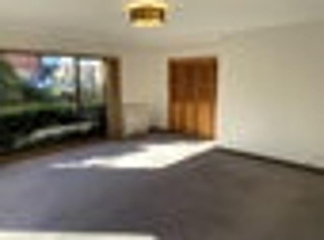 Townhouse for rent in Chaslands, Canterbury