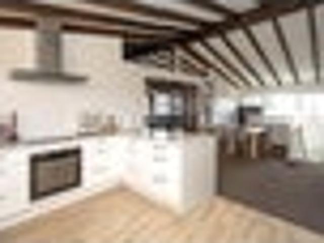 Apartment for rent in Chaslands, Canterbury