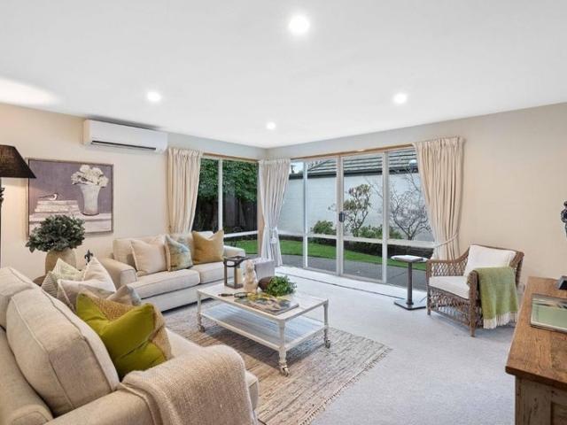 Apartment for rent in Chaslands, Canterbury