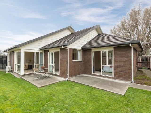 House for rent in Chaslands, Canterbury