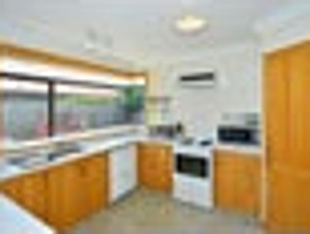 House for rent in Chaslands, Canterbury